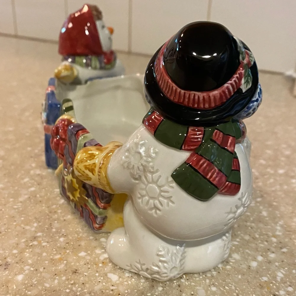 Fabulous Fitz and Floyd Classics Handcrafted container. Snowmen/gifts. 5x11x5”.